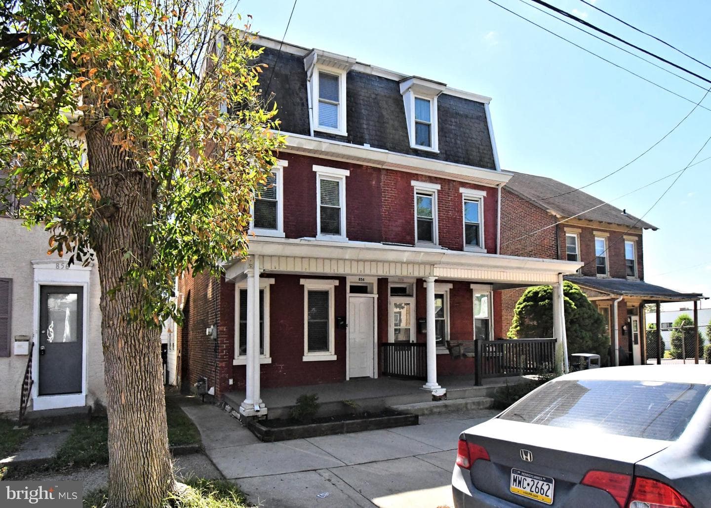 854 Queen Street photo 2