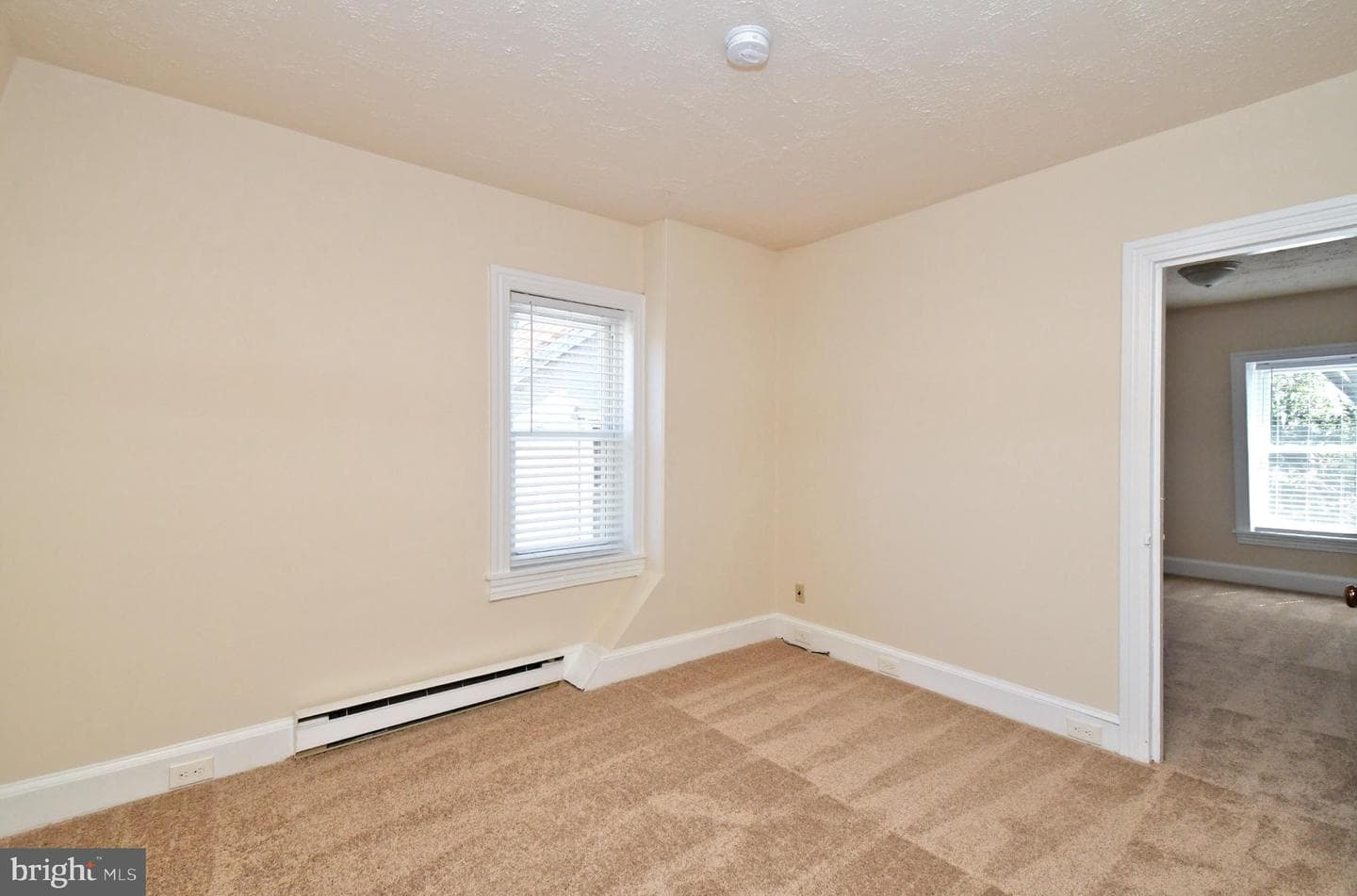854 Queen Street photo 20