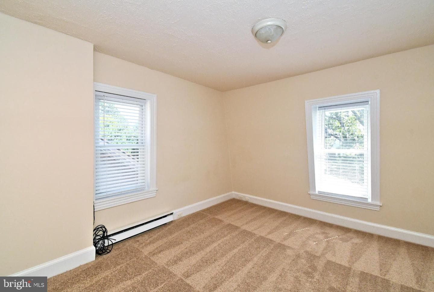 854 Queen Street photo 23