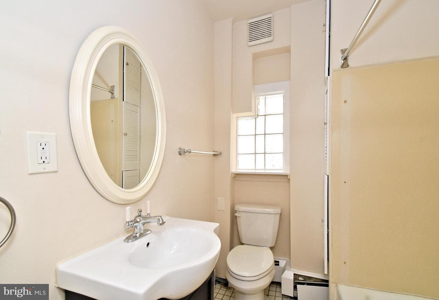 854 Queen Street photo 26