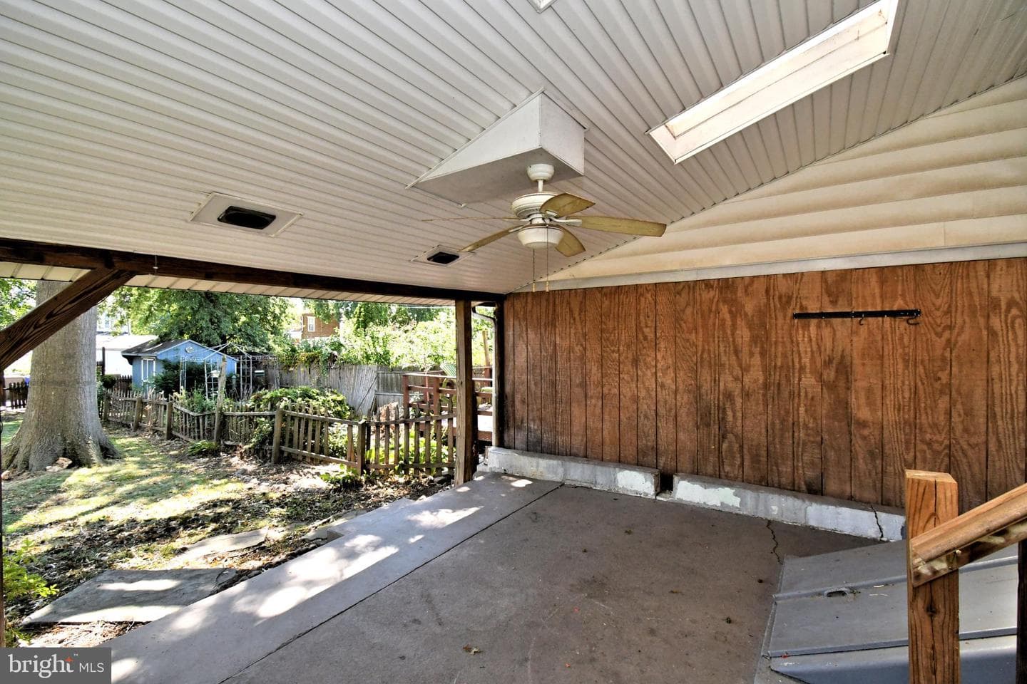 854 Queen Street photo 27