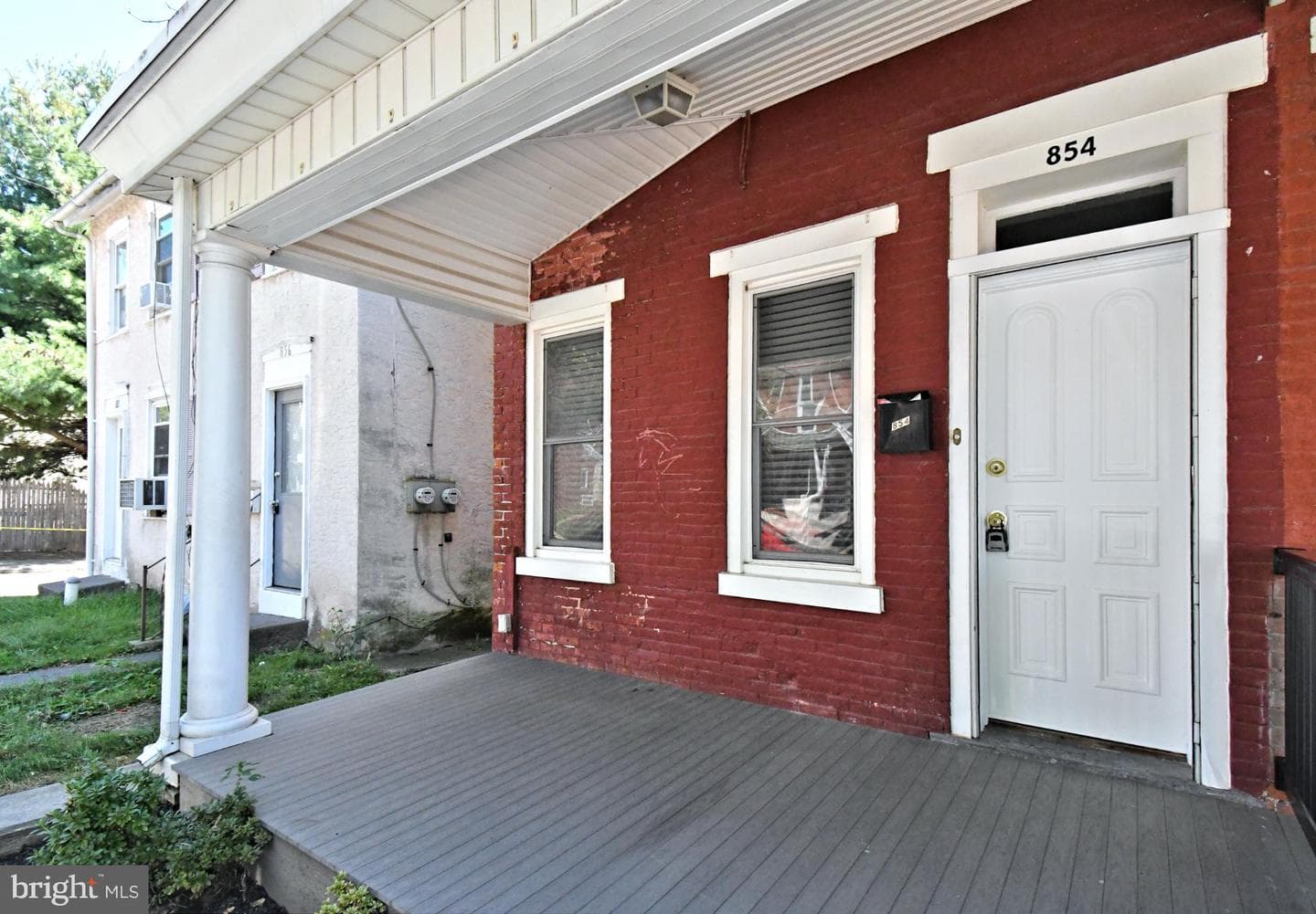 854 Queen Street photo 4