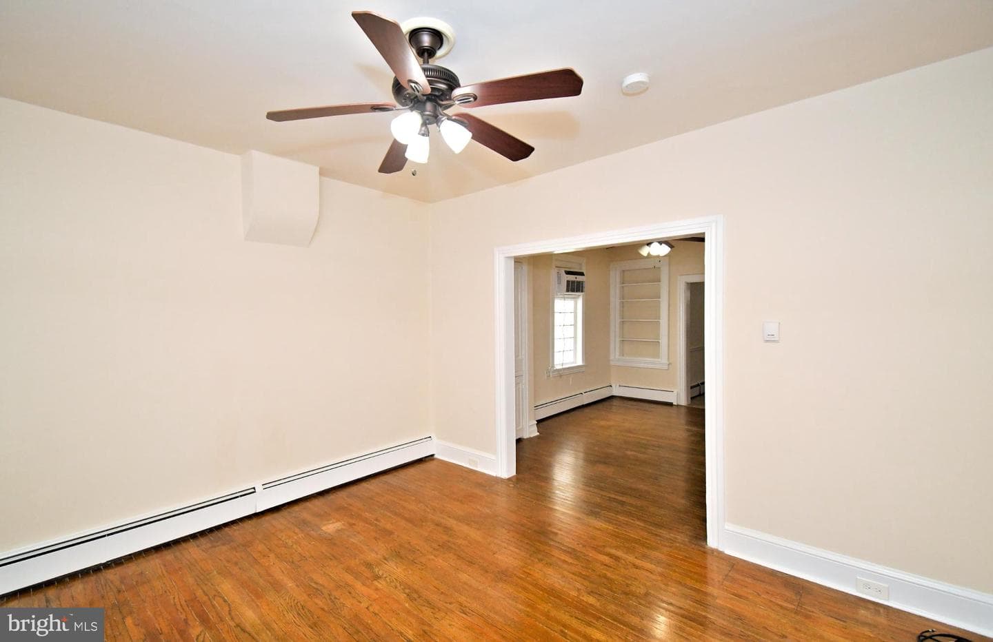 854 Queen Street photo 5