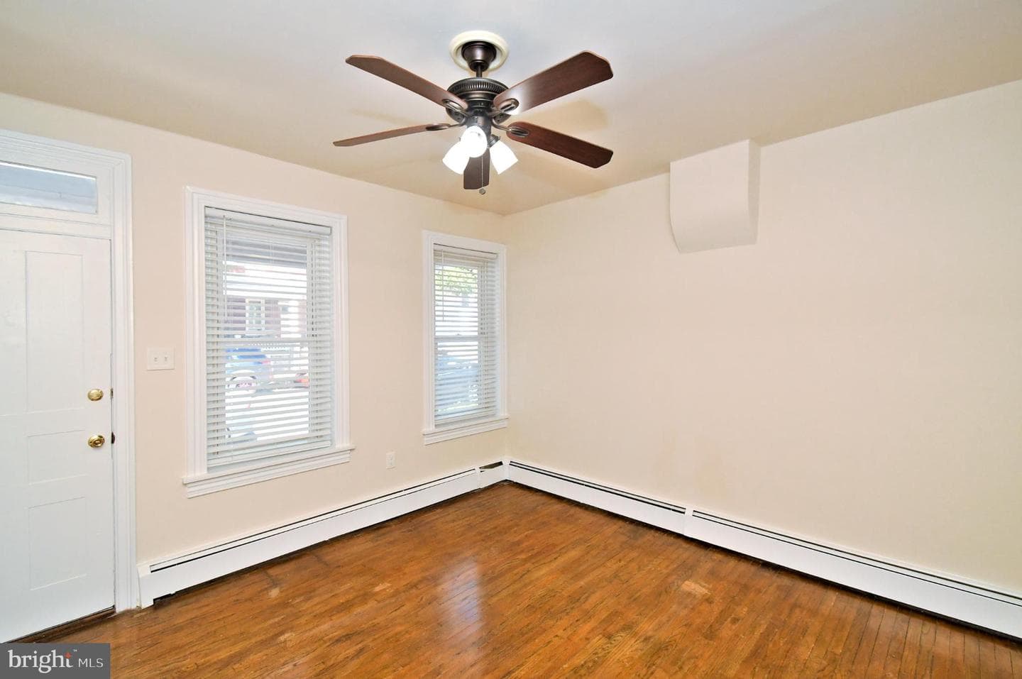 854 Queen Street photo 6