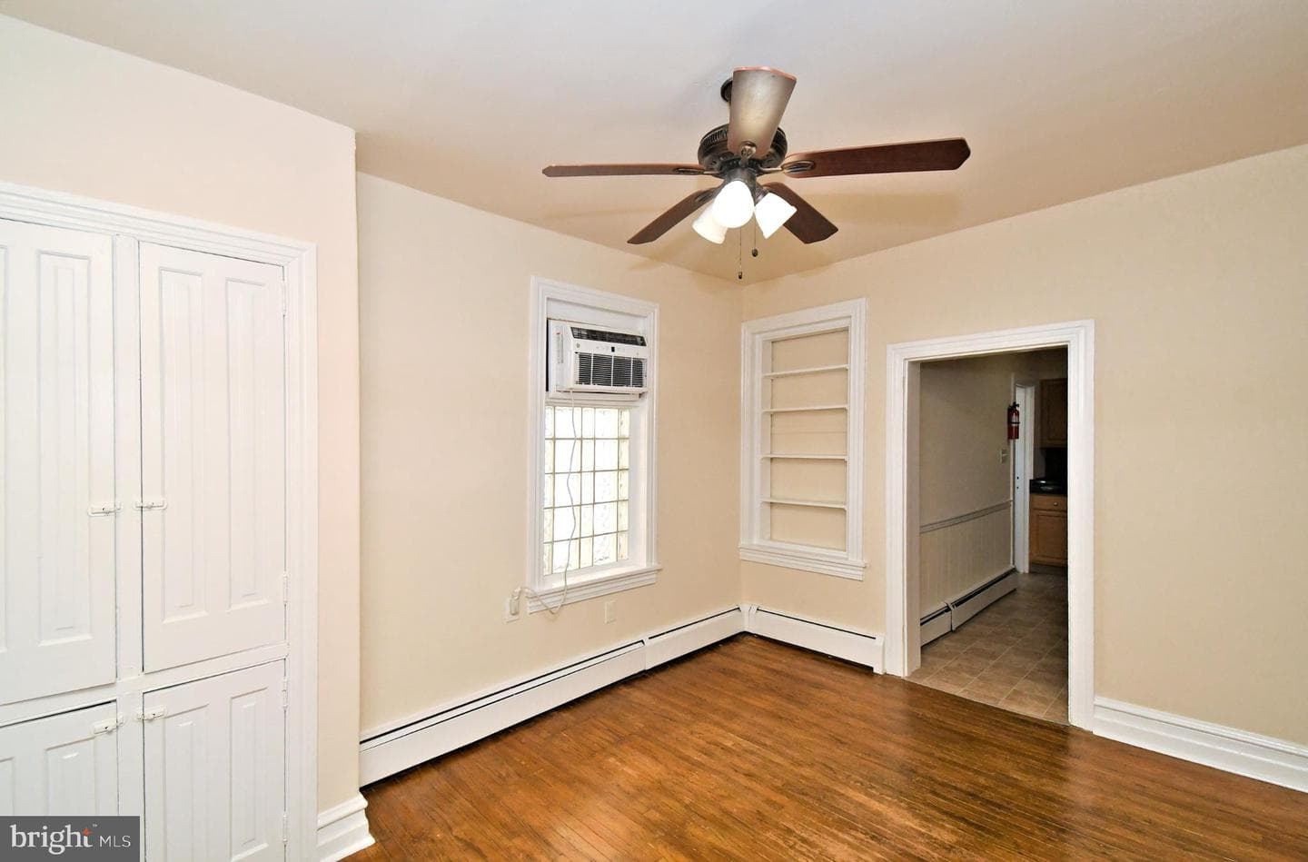 854 Queen Street photo 7