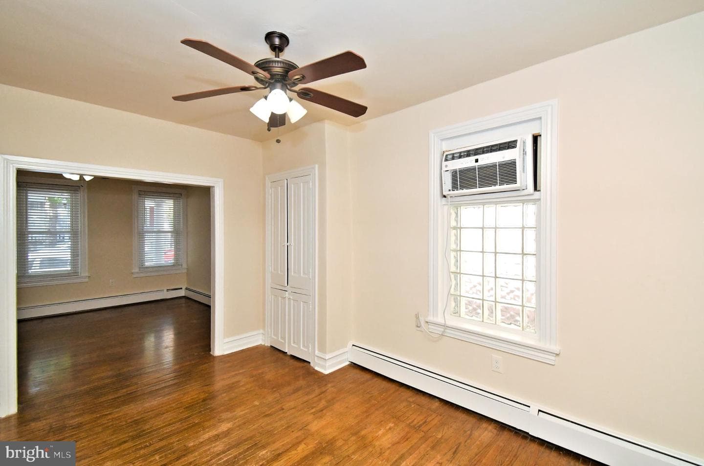 854 Queen Street photo 8