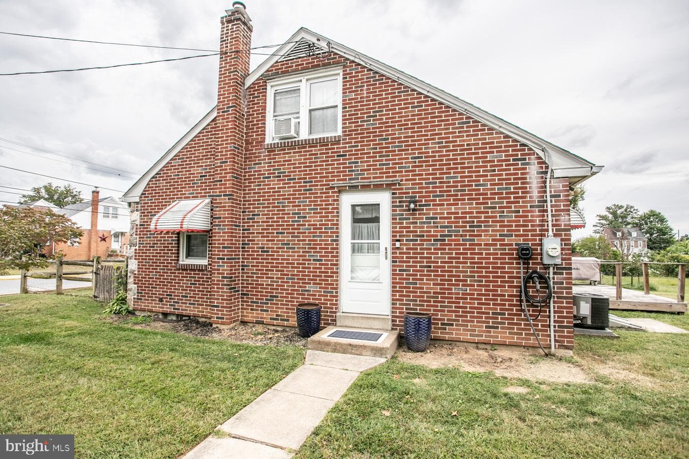 425 Center Street photo 2