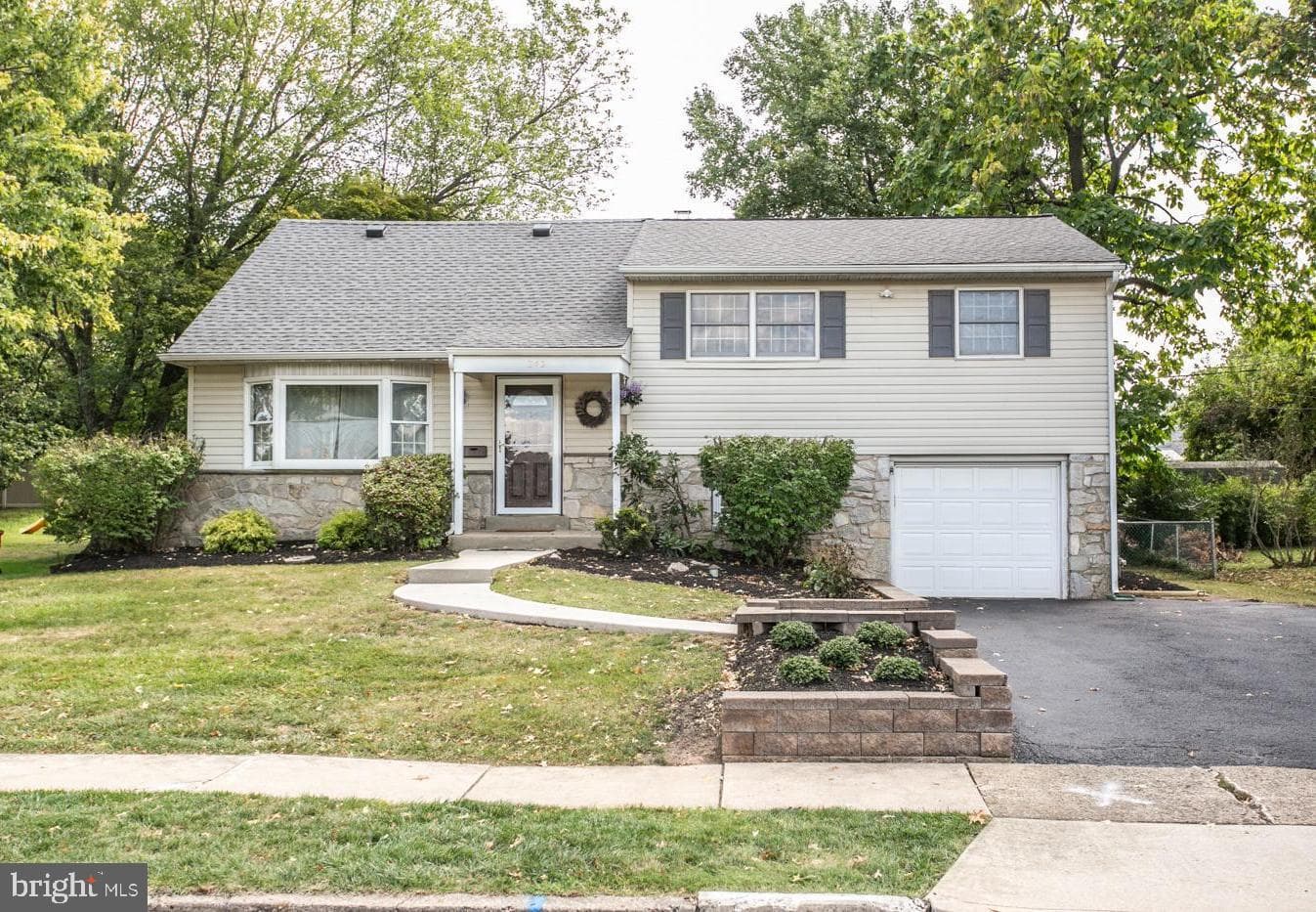 340 Central Drive photo 1