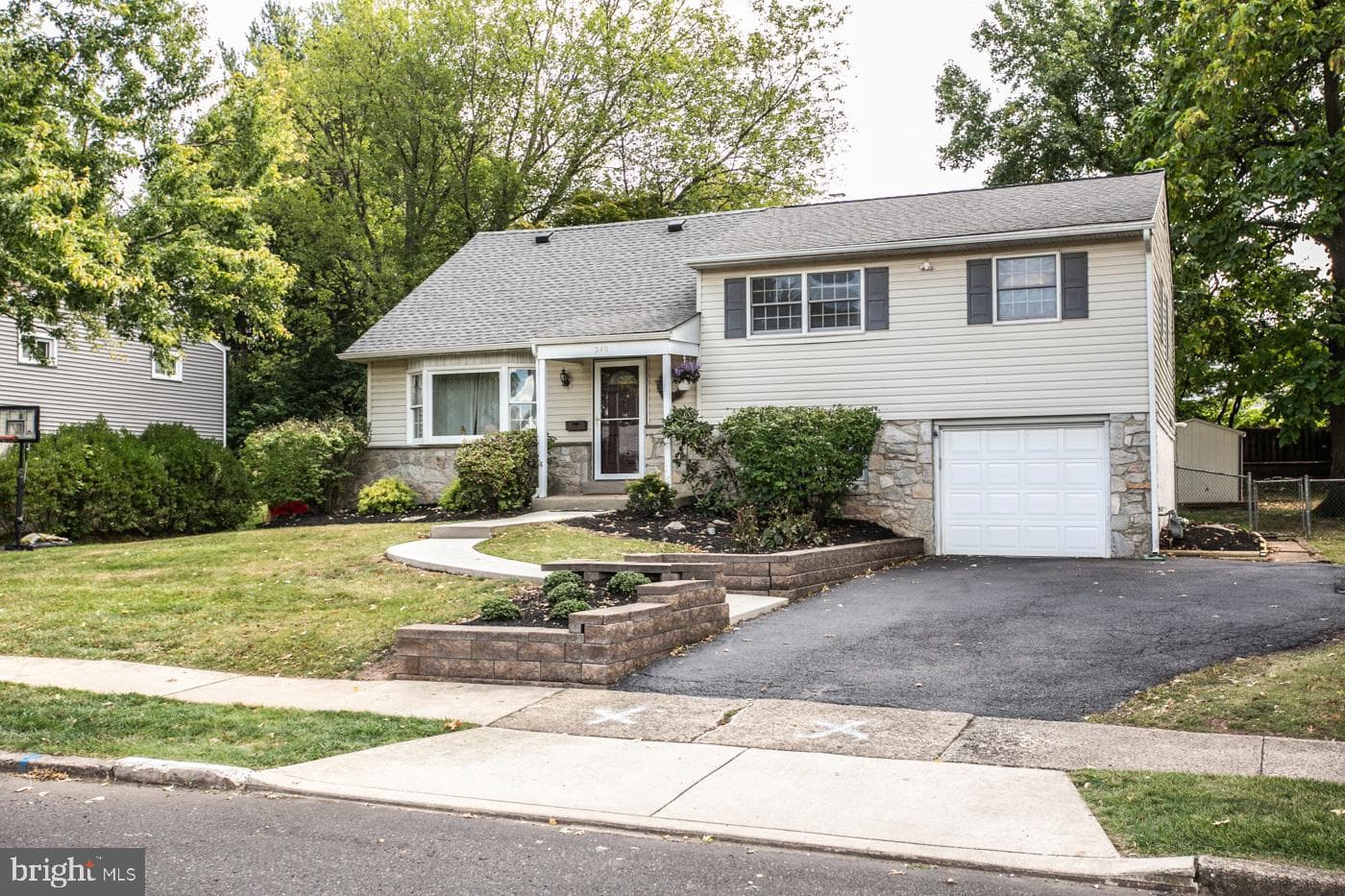 340 Central Drive photo 2