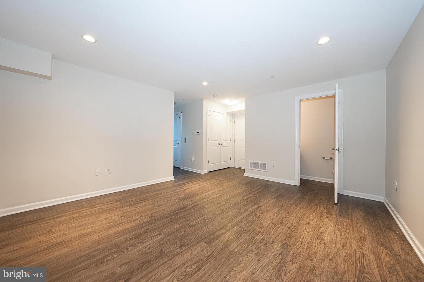 75 S Merion Avenue photo 42
