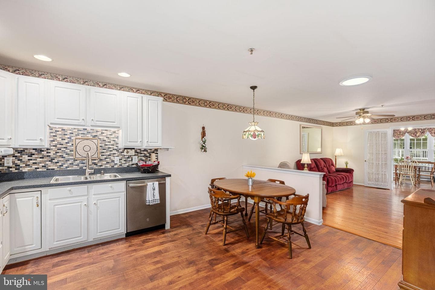 315 Jefferson Court photo 2