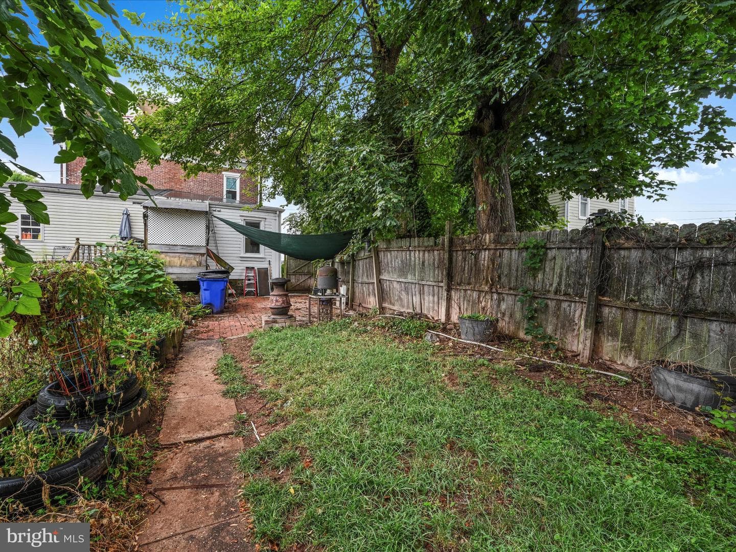 941 Queen Street photo 27