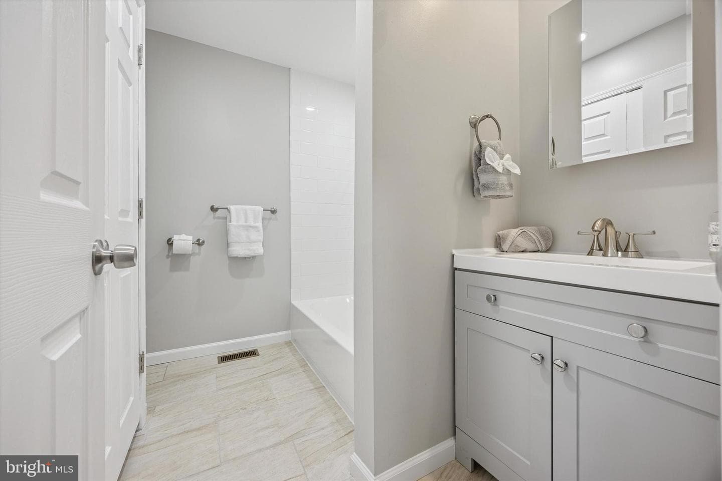 166 Percy Court photo 28