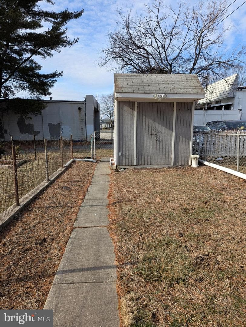 732 Harry Street photo 10