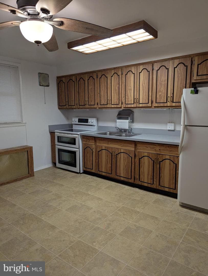 732 Harry Street photo 3