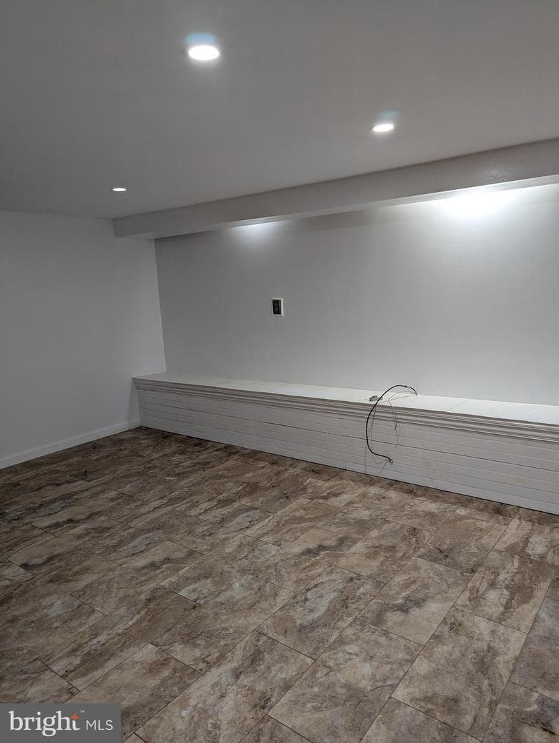 732 Harry Street photo 8