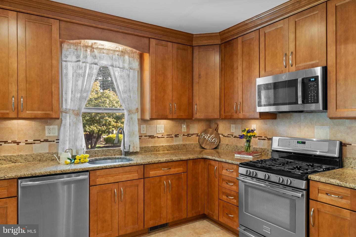 310 Dallas Road photo 12