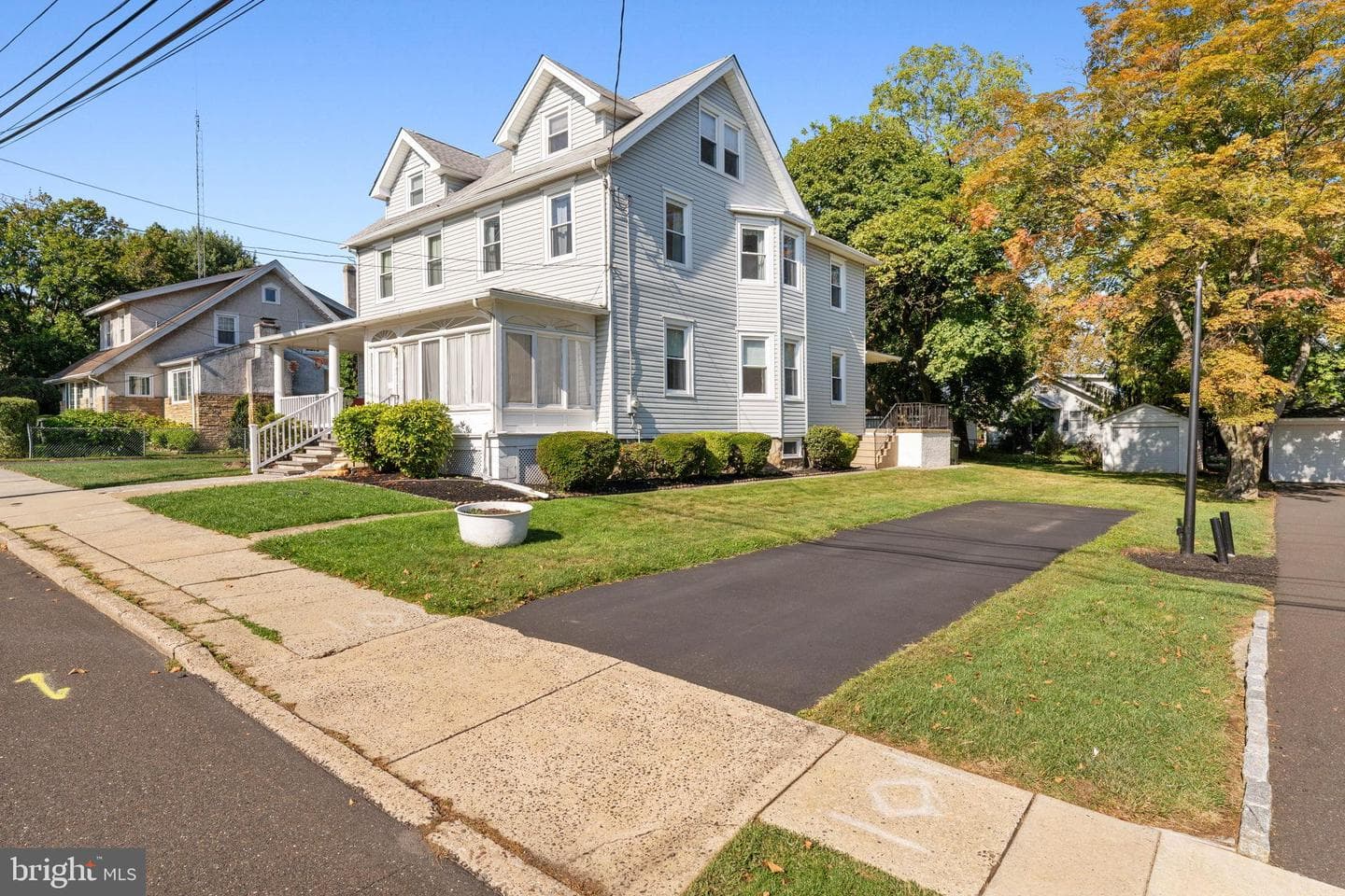 310 Dallas Road photo 2