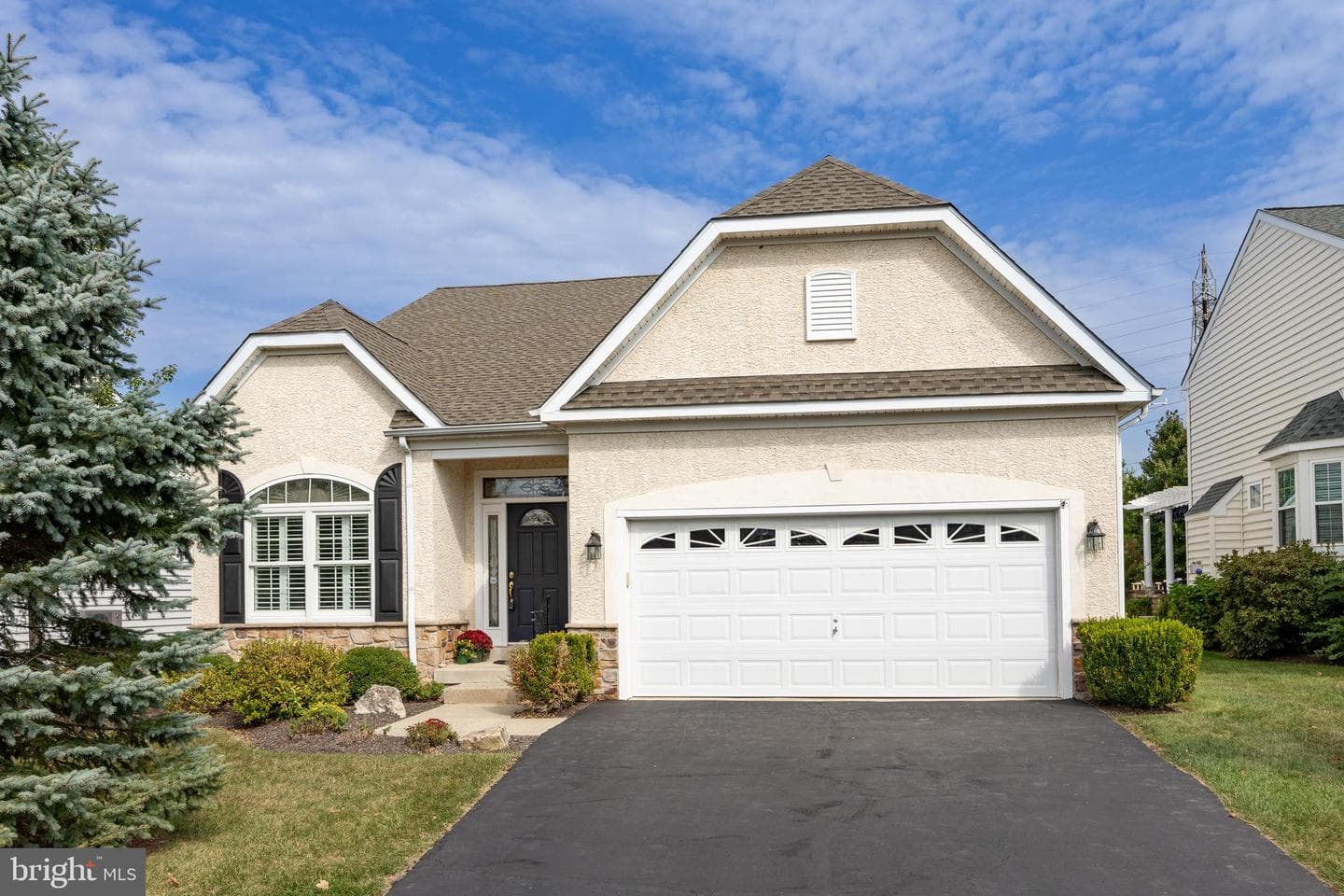 4397 Meadowridge Lane photo 2