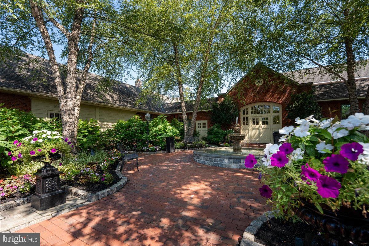 624 Chatsworth Drive photo 49