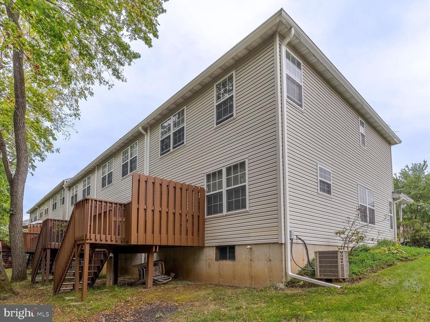 122 Yorkshire Way photo 33