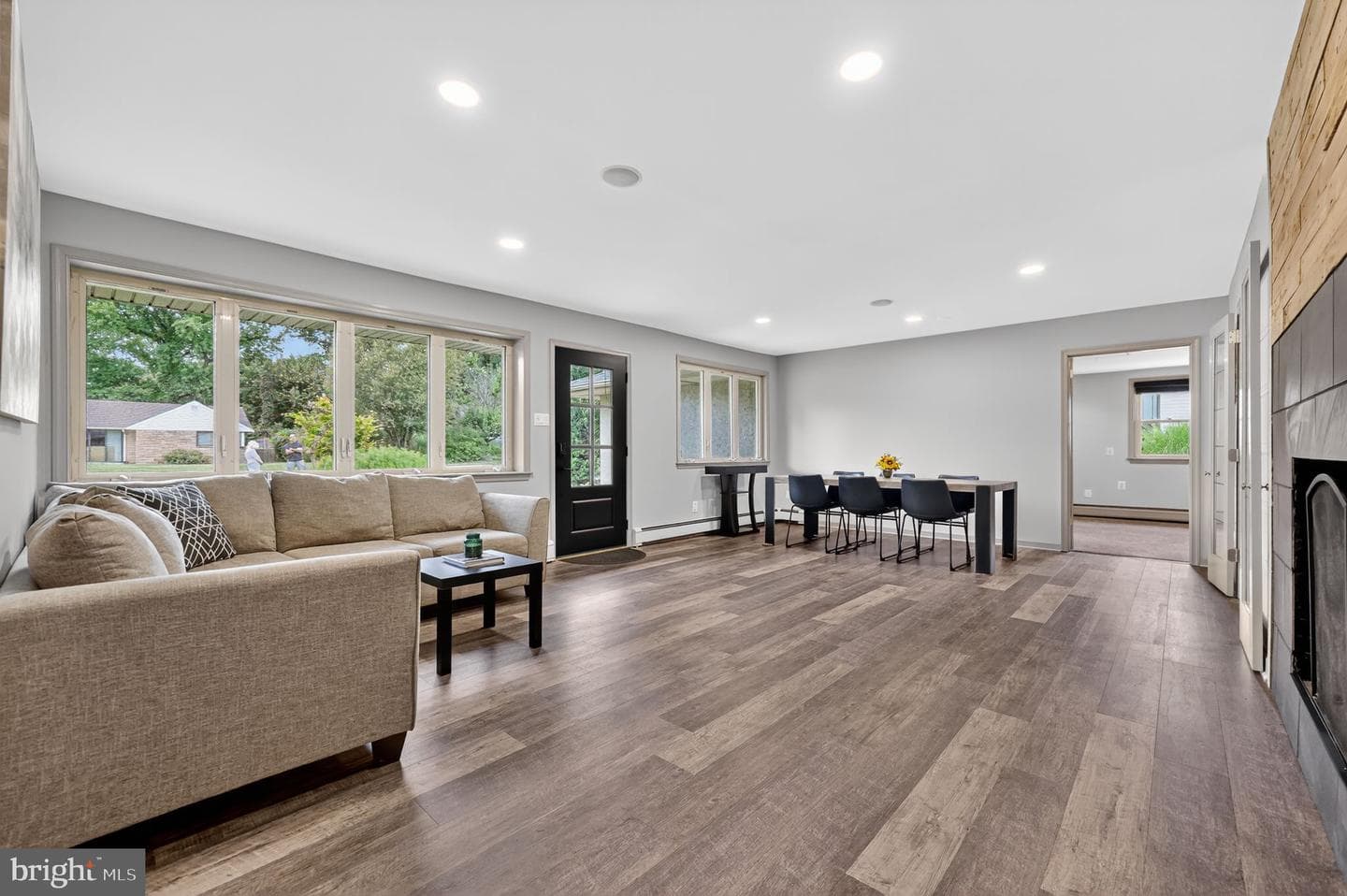 657 Pembroke Road photo 10
