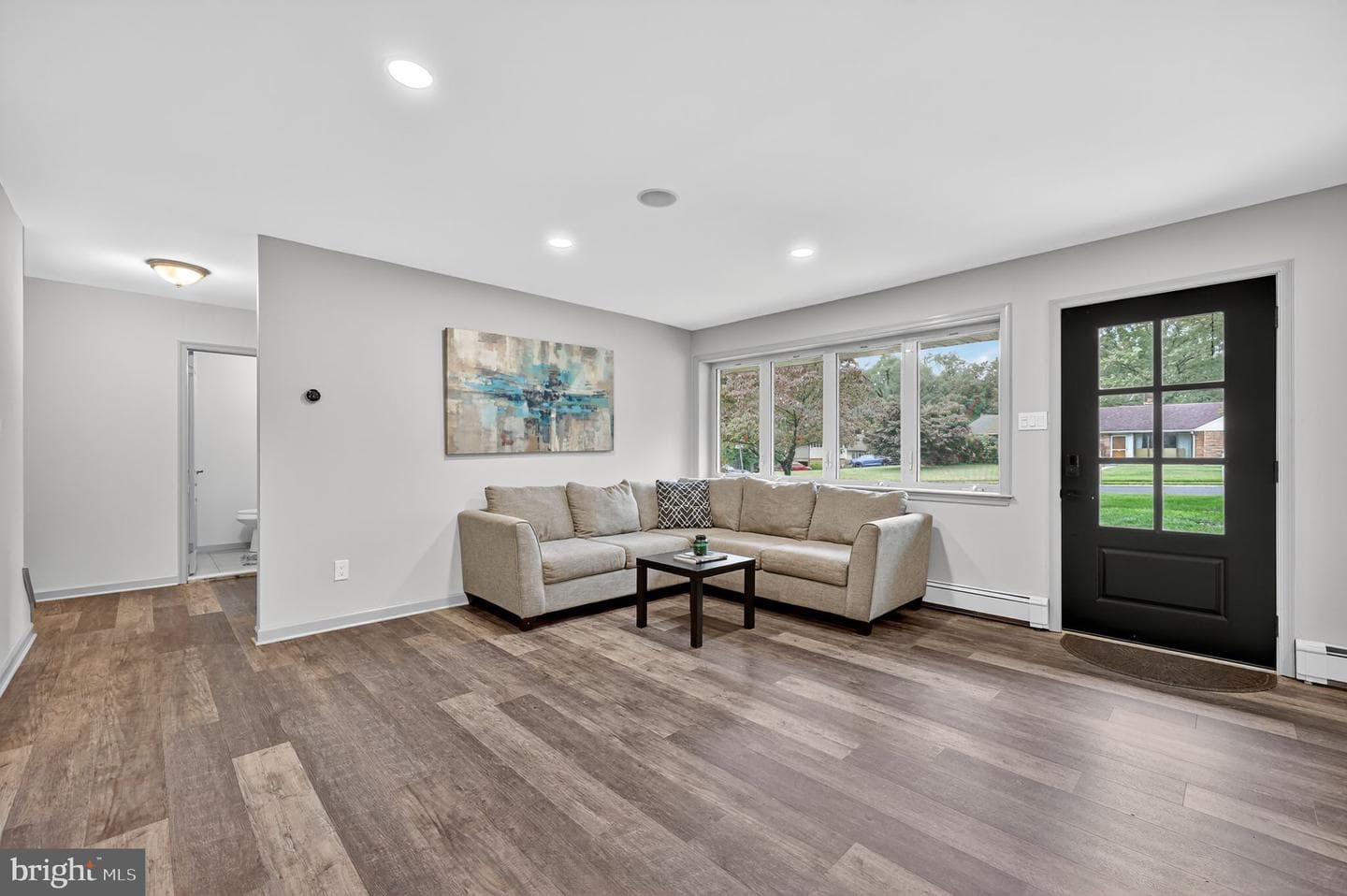 657 Pembroke Road photo 11