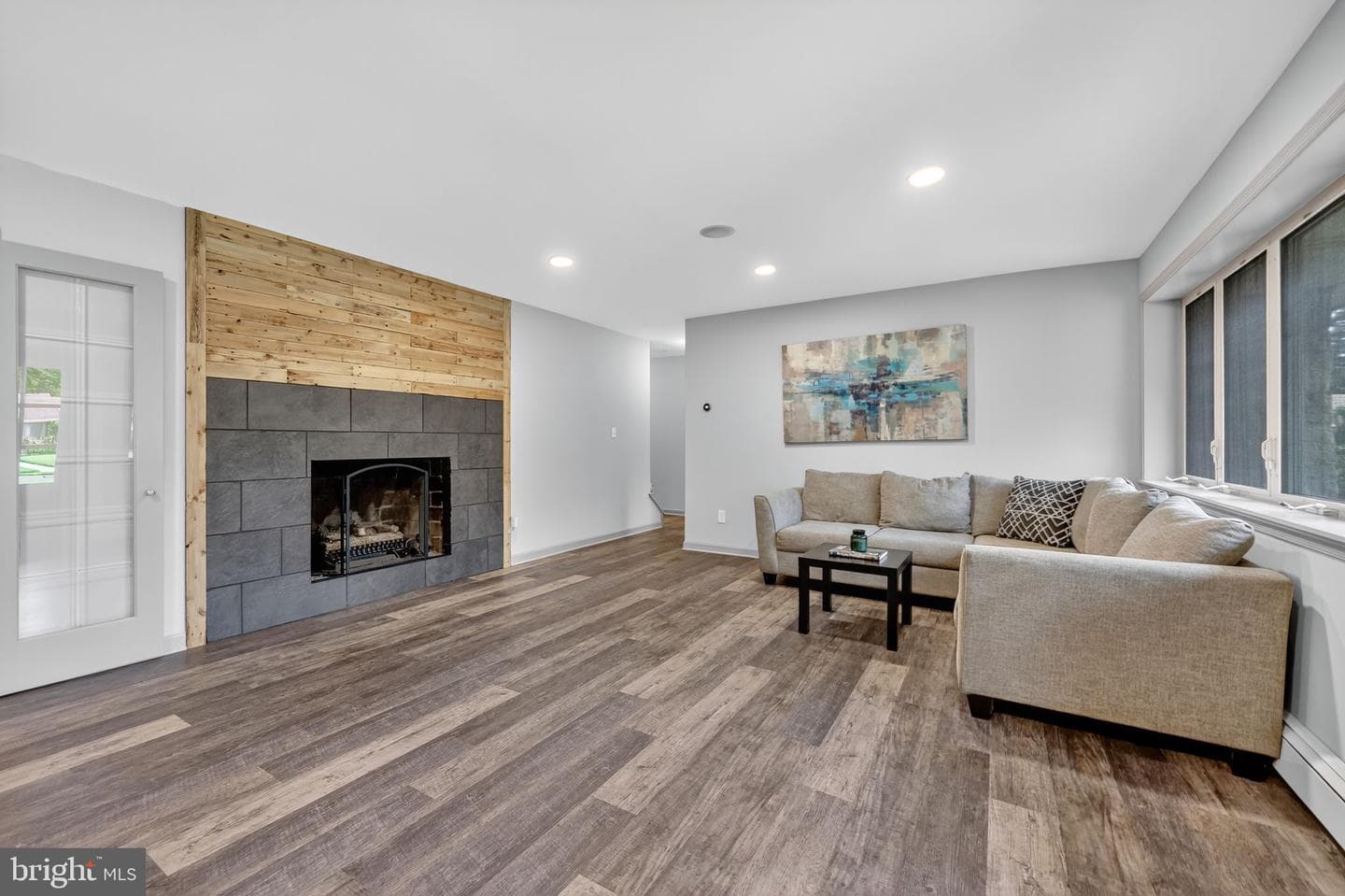 657 Pembroke Road photo 13
