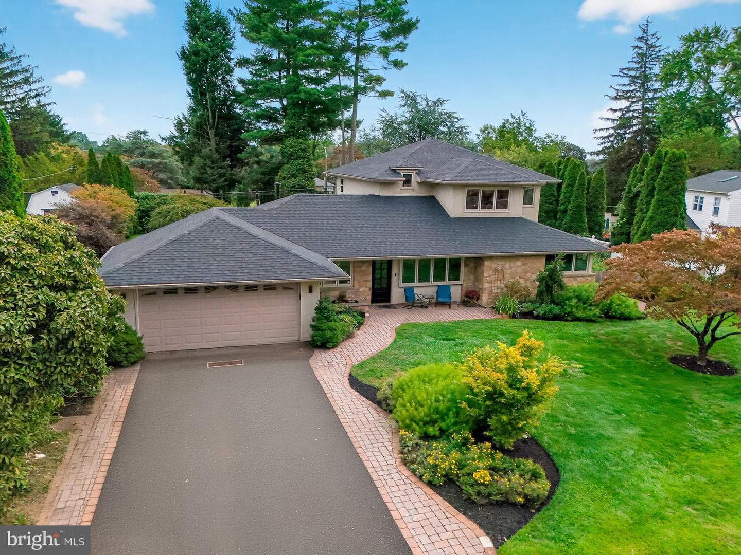 657 Pembroke Road photo 2