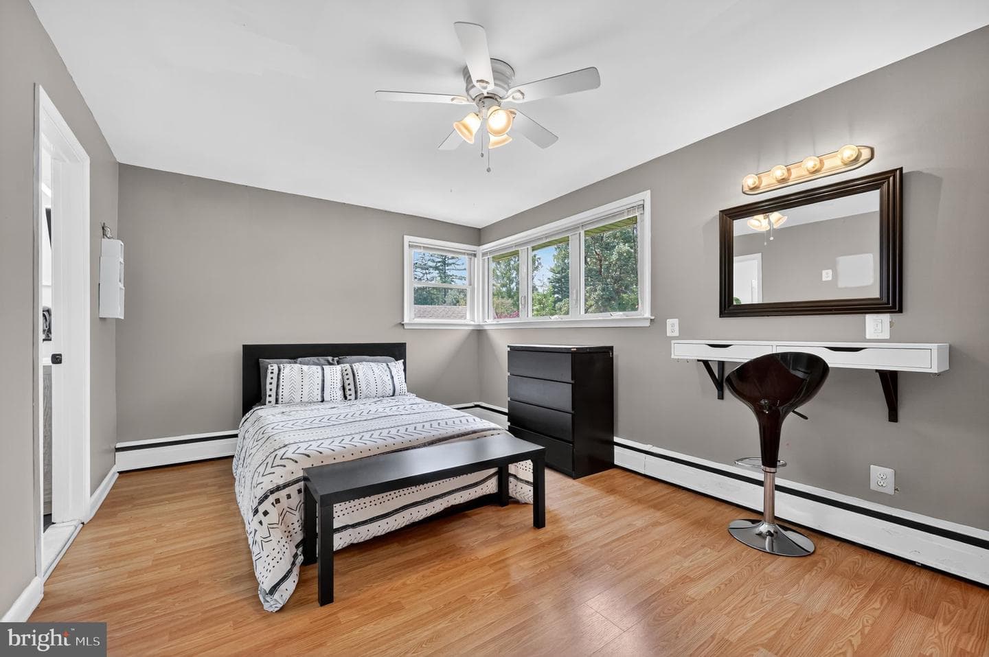 657 Pembroke Road photo 22