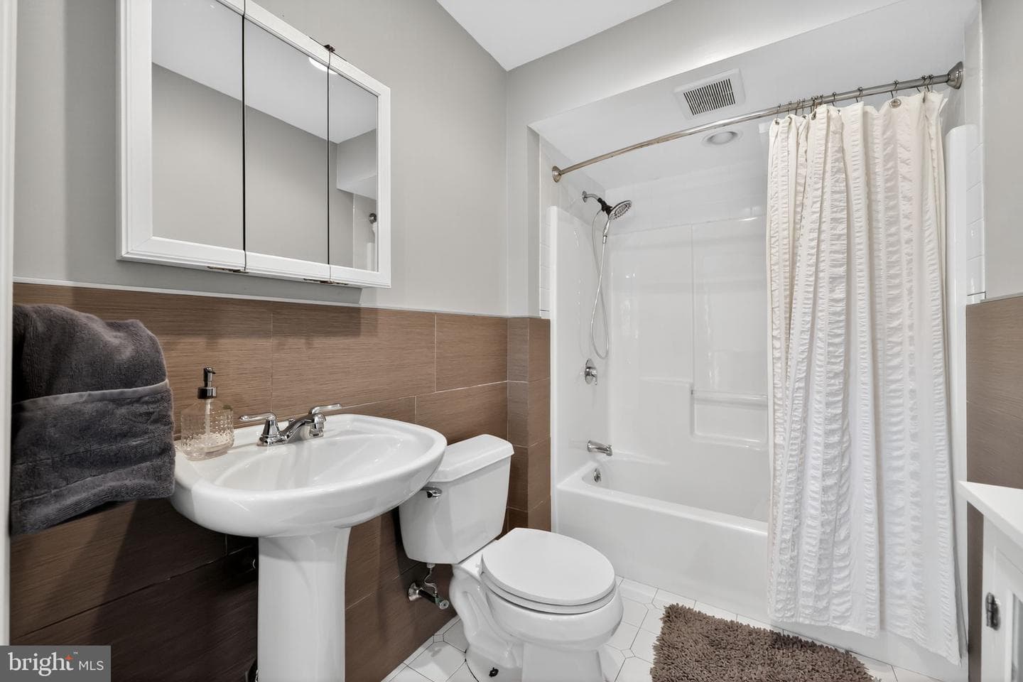 657 Pembroke Road photo 24