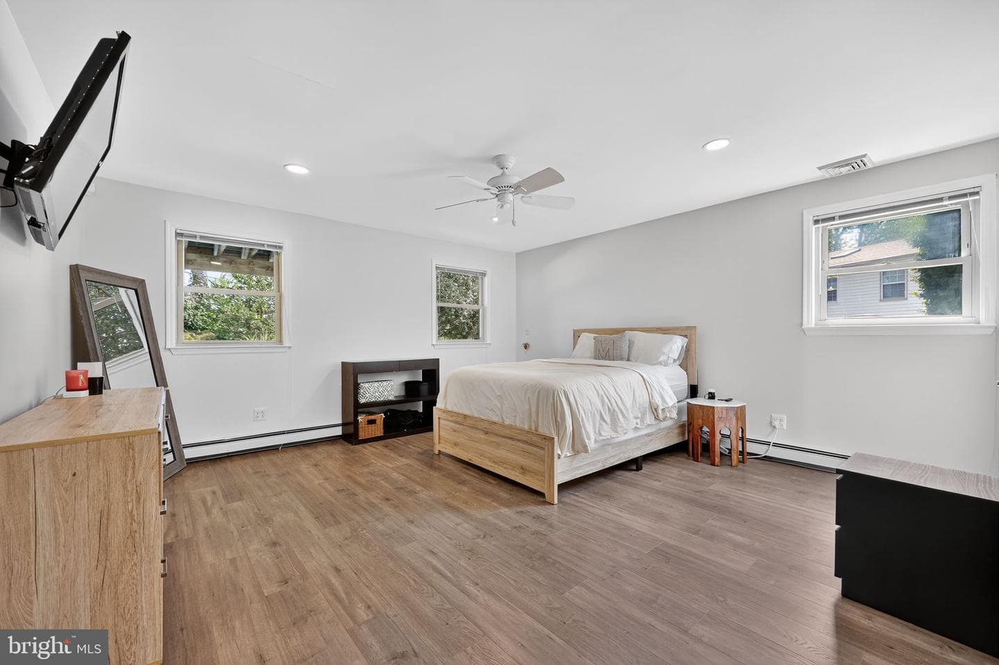 657 Pembroke Road photo 25