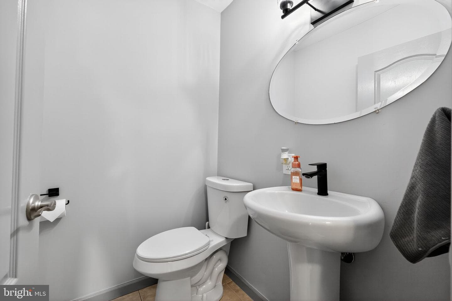 657 Pembroke Road photo 26