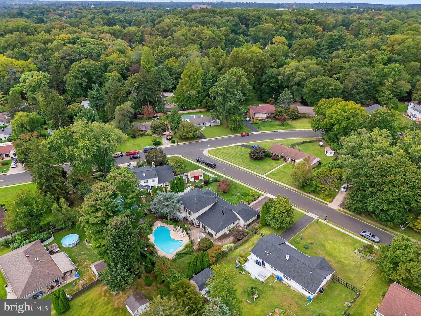 657 Pembroke Road photo 34