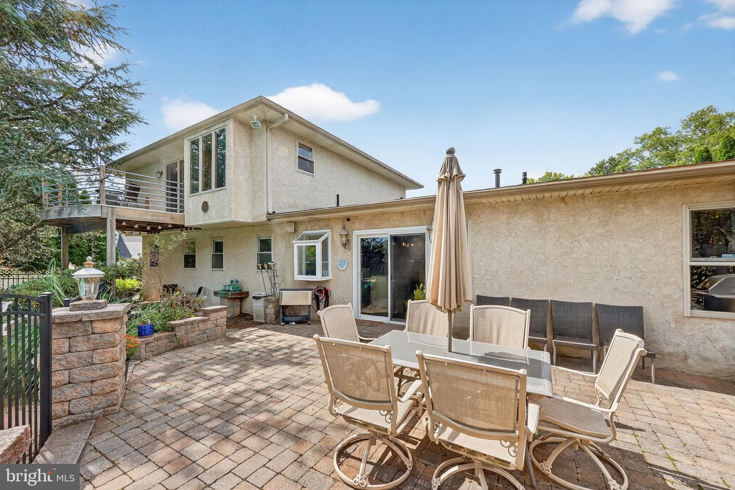 657 Pembroke Road photo 9