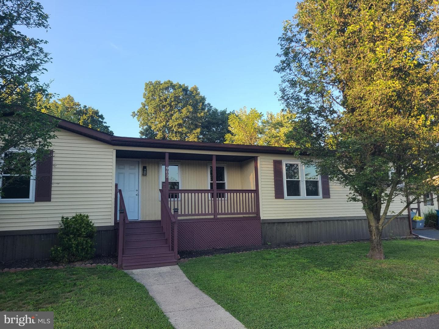 902 Lakeview Drive photo 1