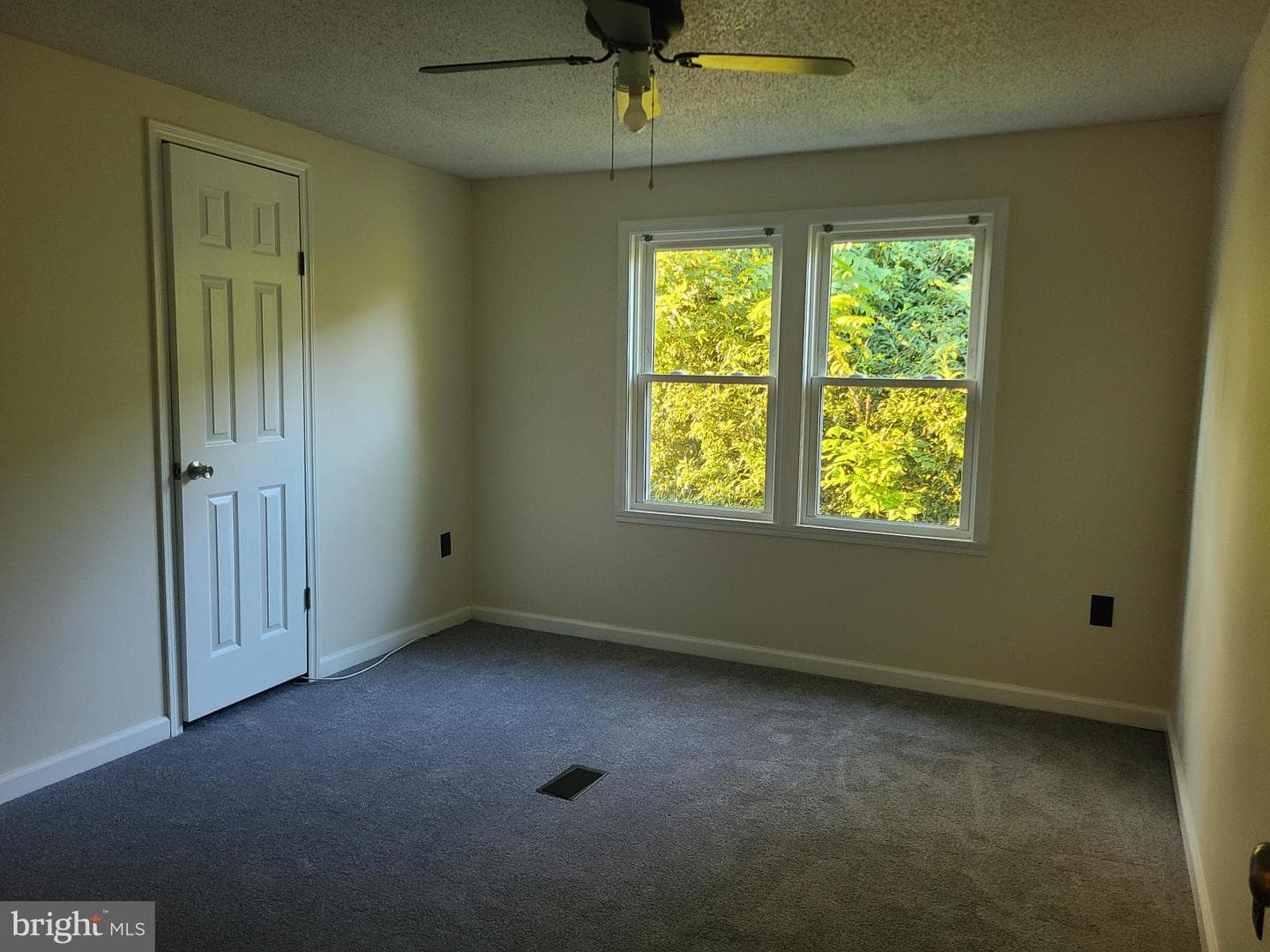 902 Lakeview Drive photo 16