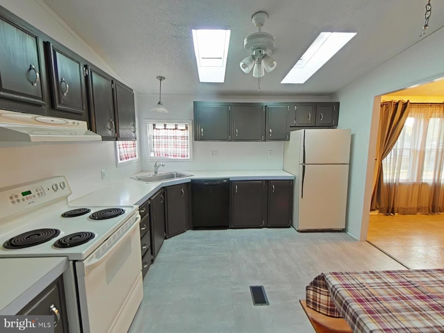 902 Lakeview Drive photo 6