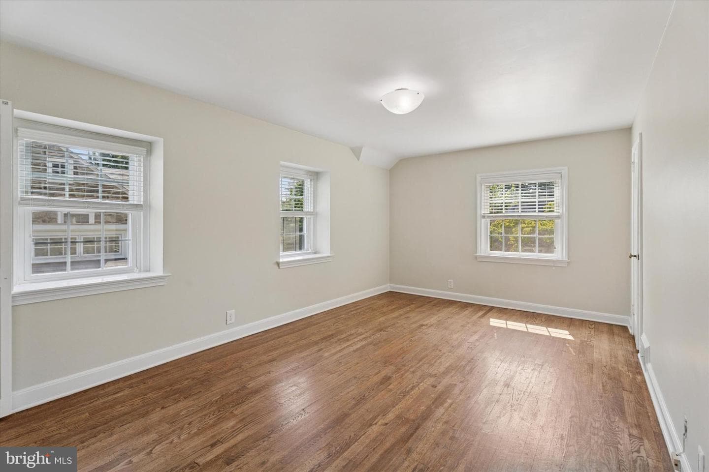 907 Nicholson Road photo 12