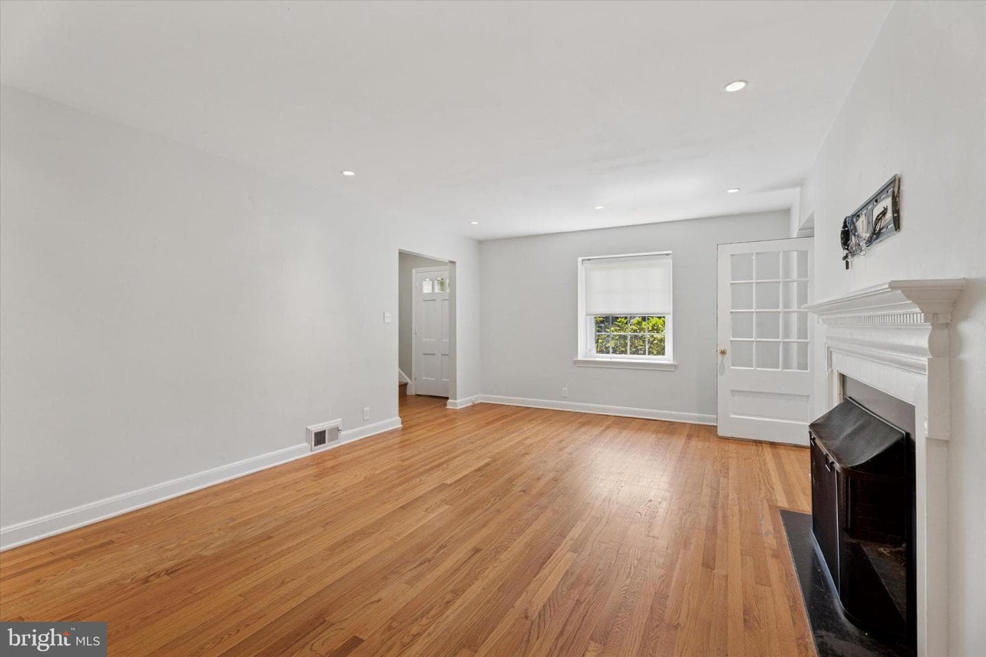 907 Nicholson Road photo 3