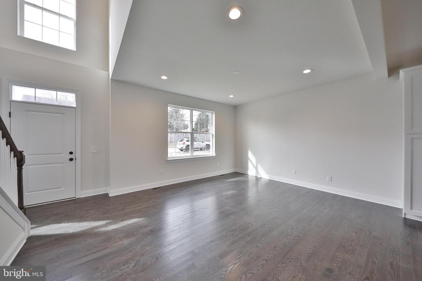 442 E 9th Avenue photo 6