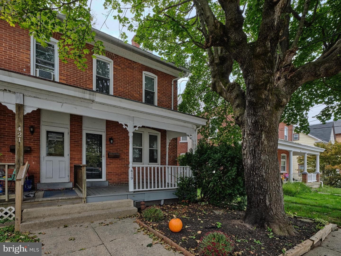 419 Seminary Street photo 1