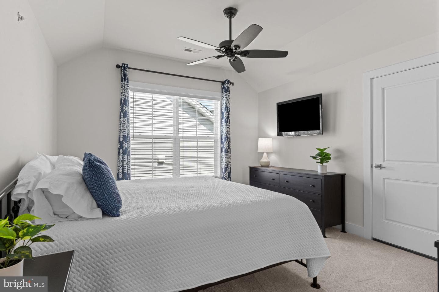 516 Galleria Street photo 32