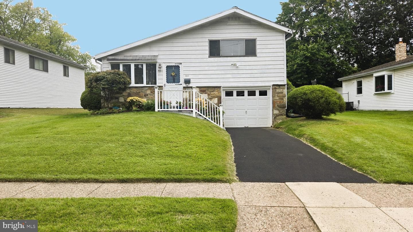 1567 Lindbergh Avenue photo 1