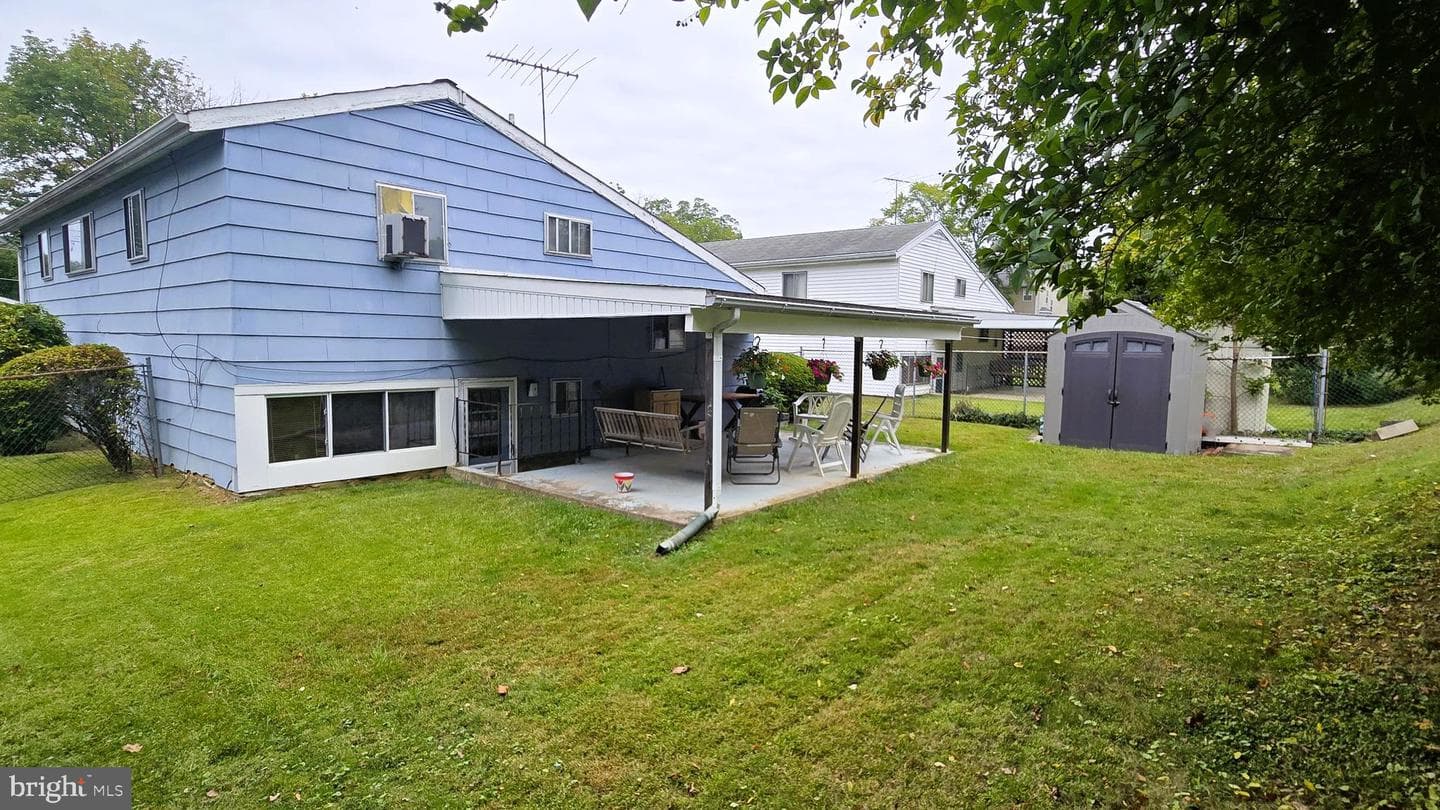 1567 Lindbergh Avenue photo 3