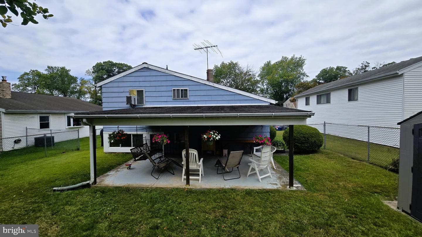1567 Lindbergh Avenue photo 4