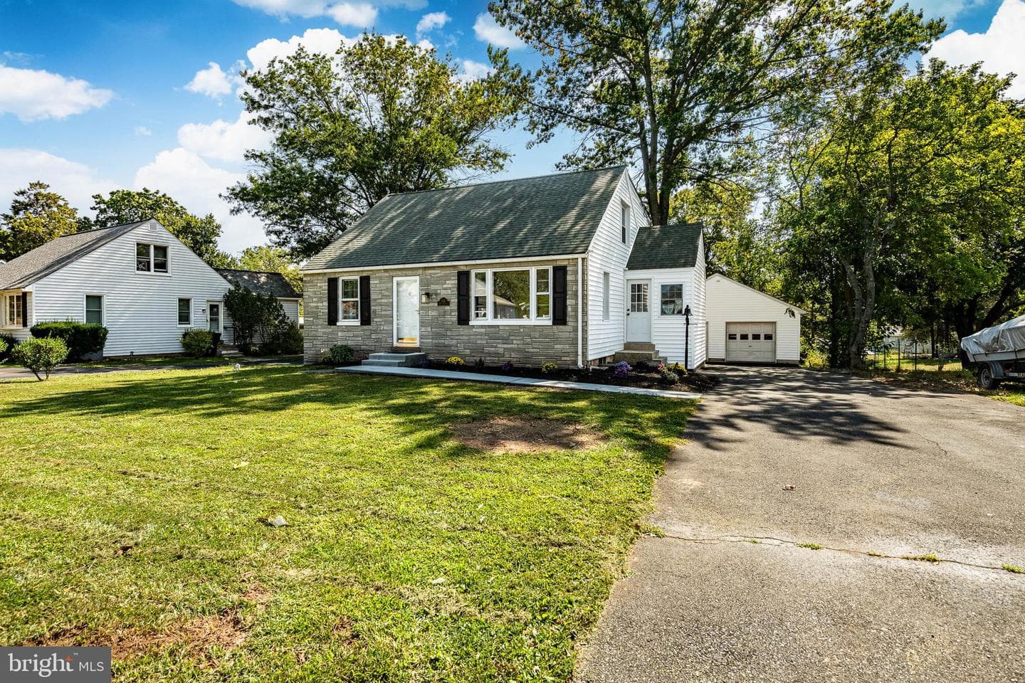 174 Maple Avenue photo 2