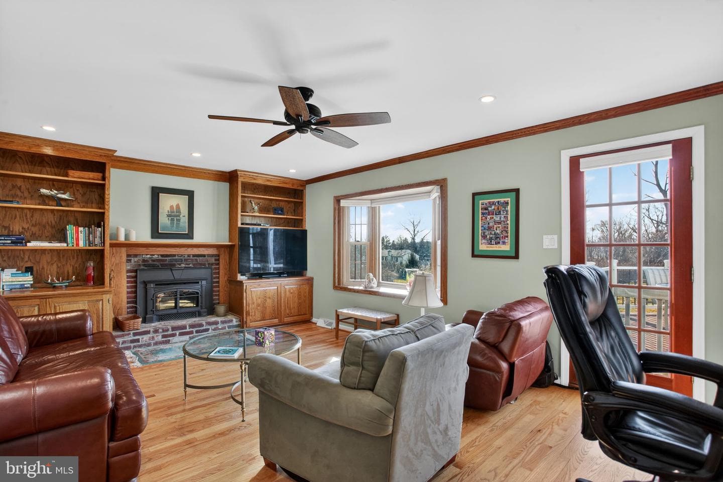 1221 Thomas Drive photo 14