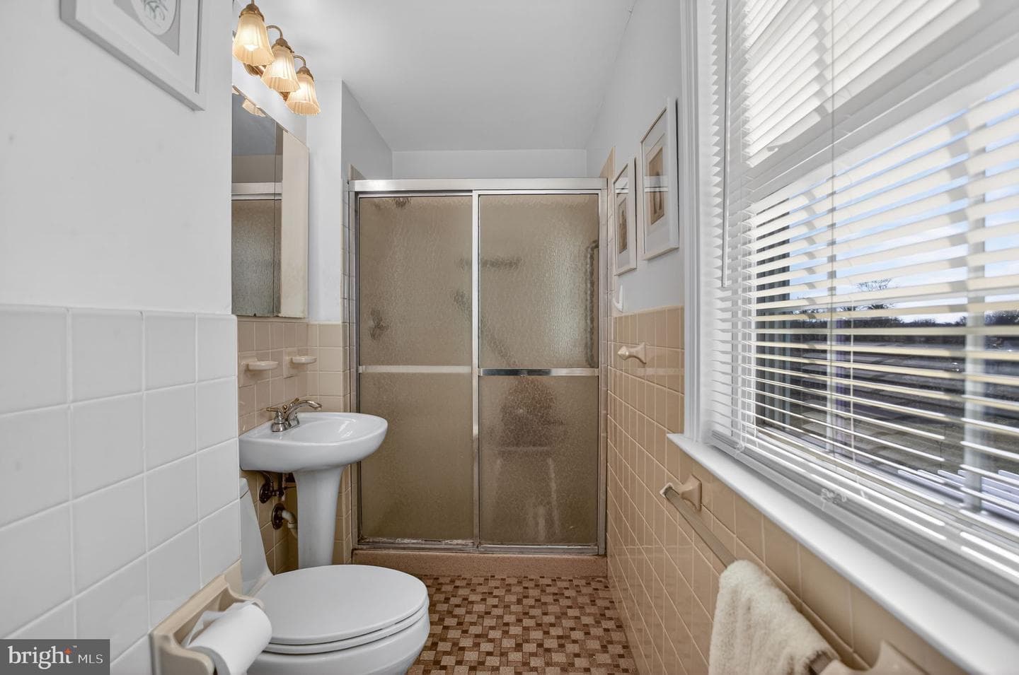 1221 Thomas Drive photo 20