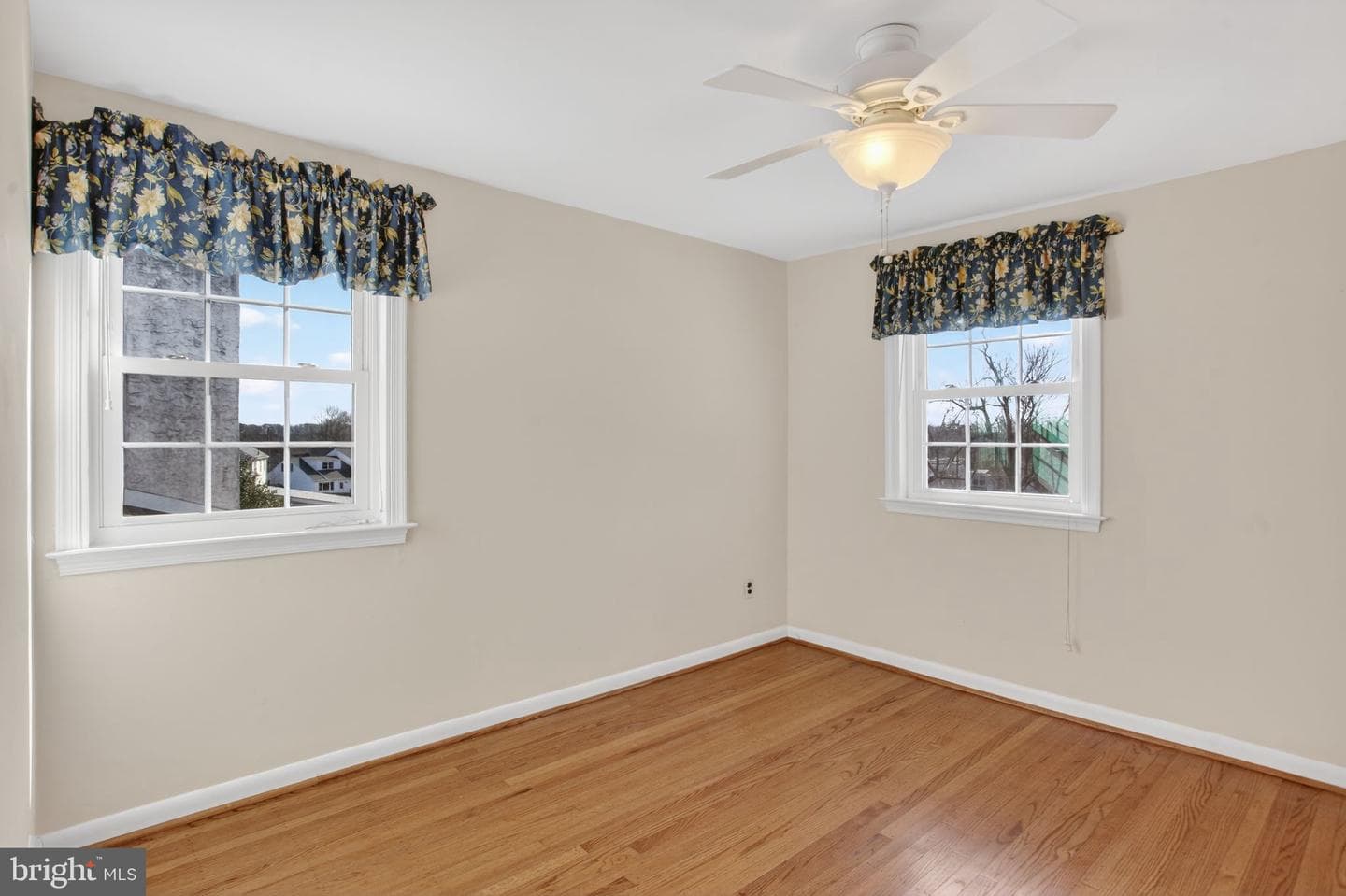 1221 Thomas Drive photo 23